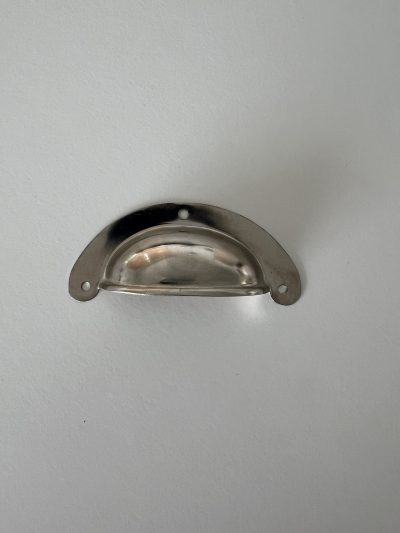 Skápahalda stál kúpt 80x19mm